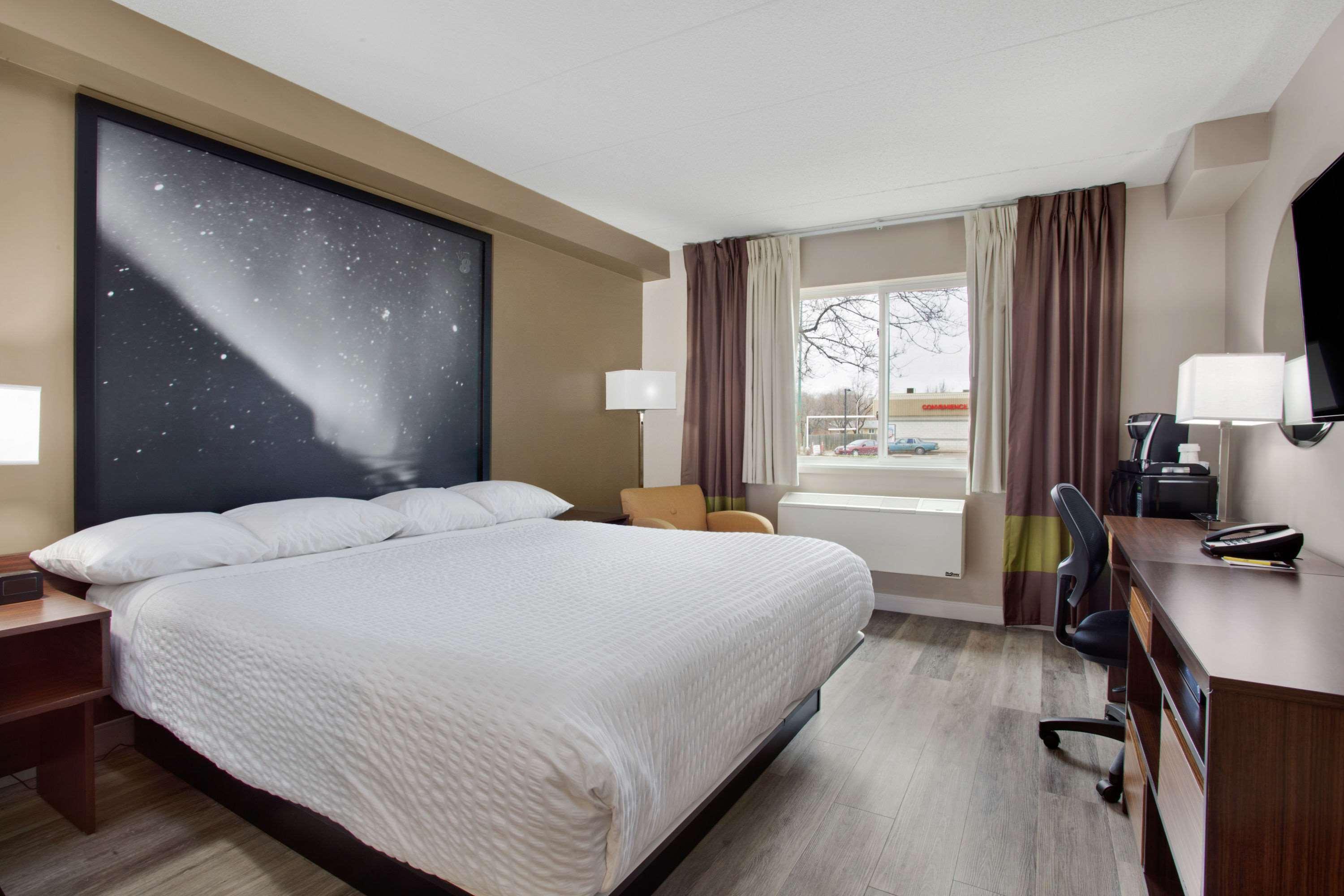 Super 8 By Wyndham Winnipeg West Dış mekan fotoğraf