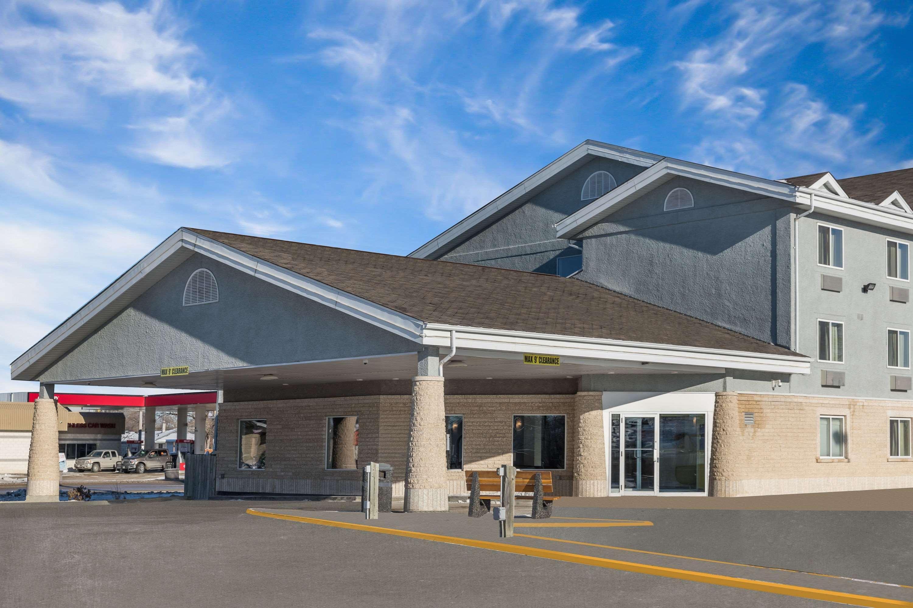 Super 8 By Wyndham Winnipeg West Dış mekan fotoğraf