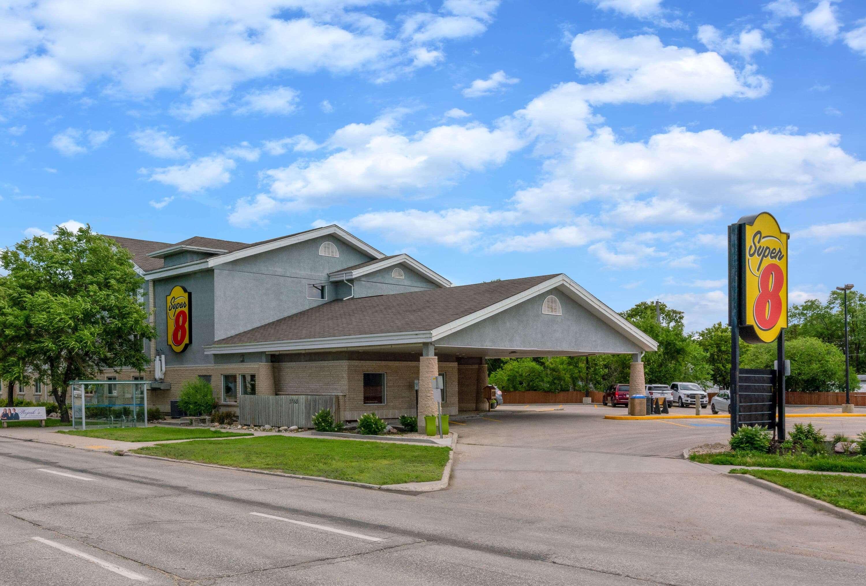 Super 8 By Wyndham Winnipeg West Dış mekan fotoğraf