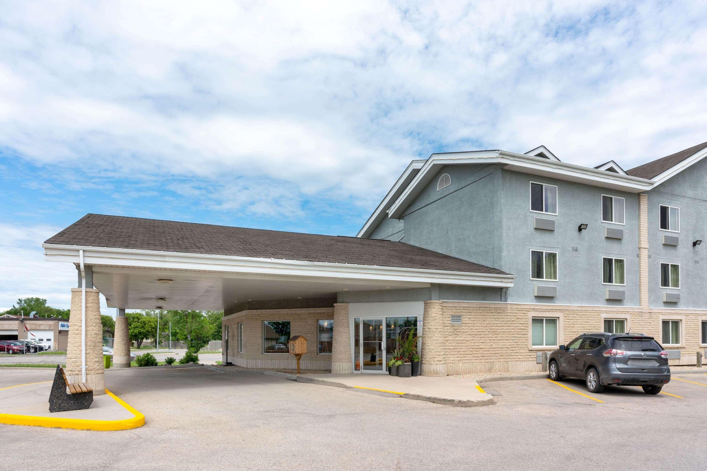 Super 8 By Wyndham Winnipeg West Dış mekan fotoğraf