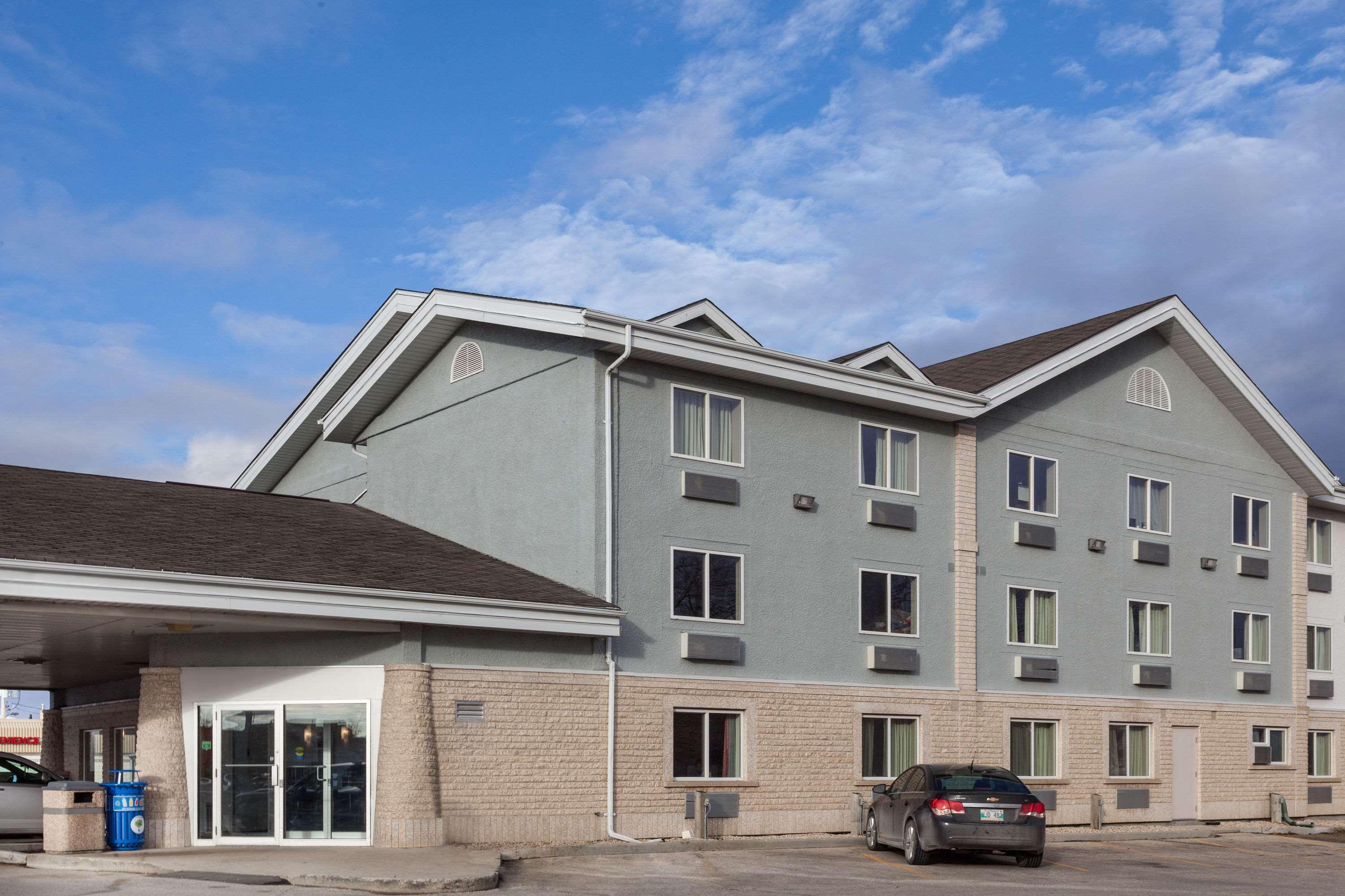 Super 8 By Wyndham Winnipeg West Dış mekan fotoğraf