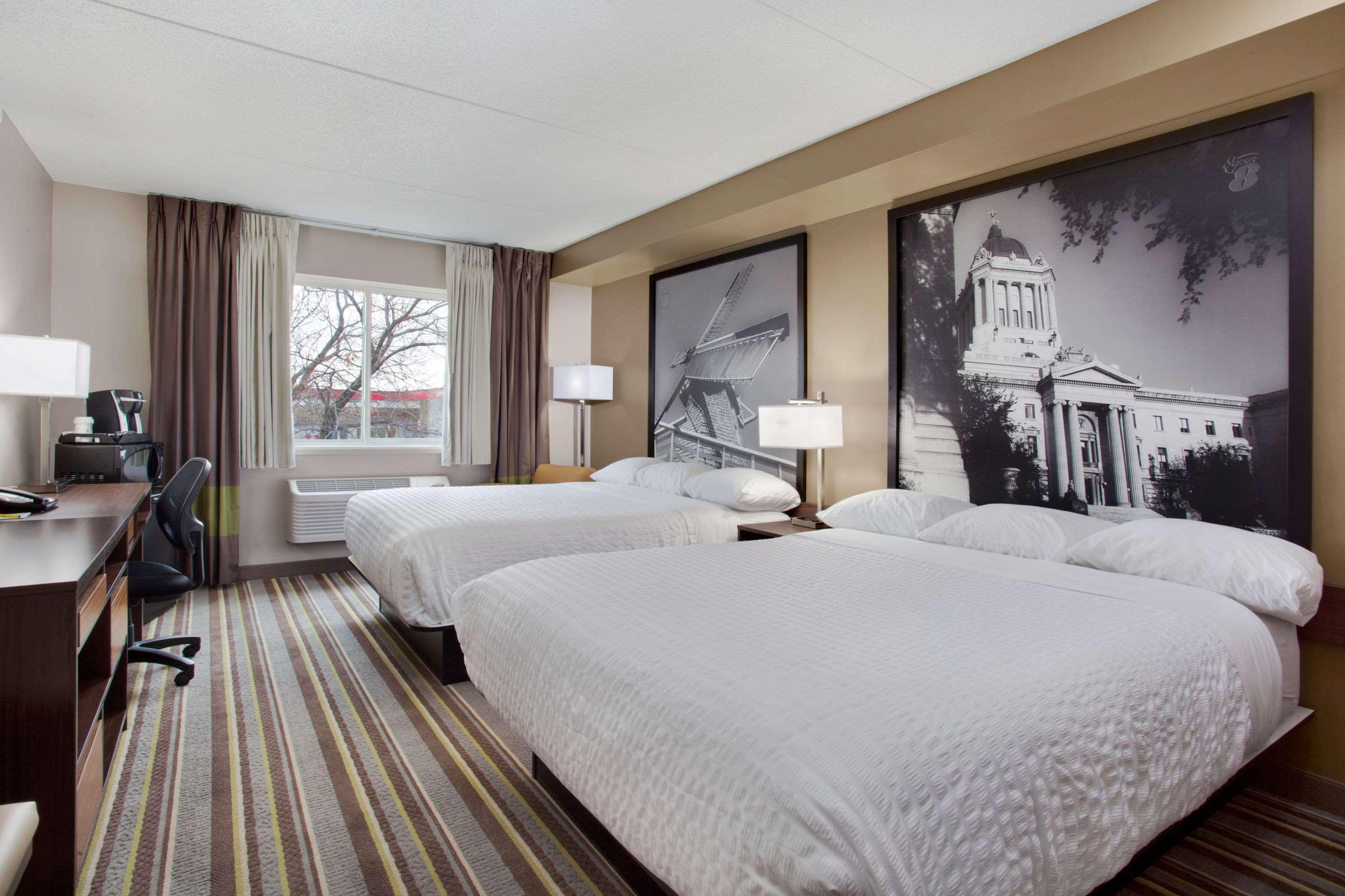 Super 8 By Wyndham Winnipeg West Dış mekan fotoğraf