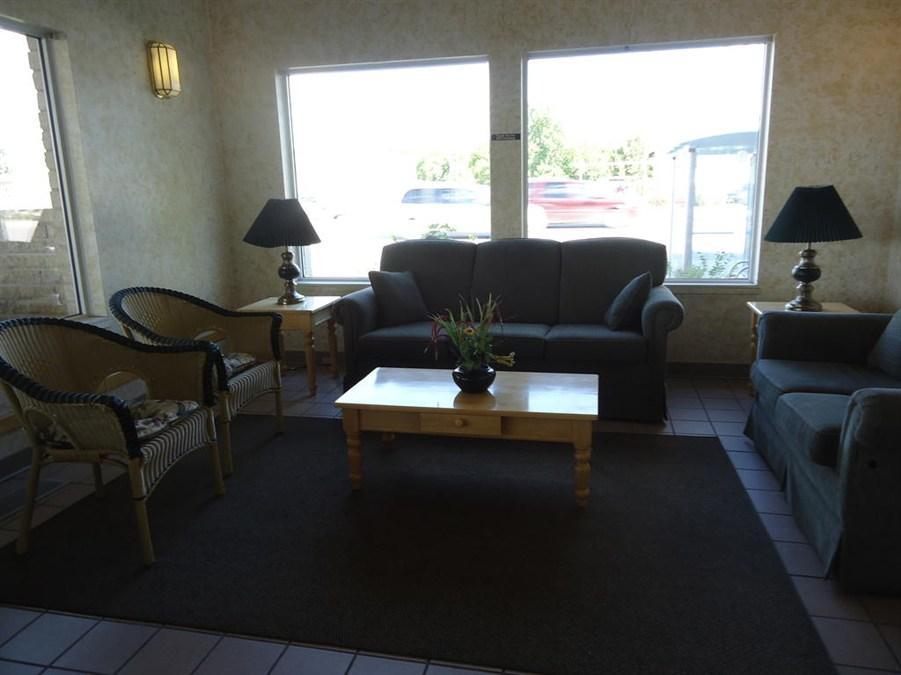 Super 8 By Wyndham Winnipeg West Dış mekan fotoğraf