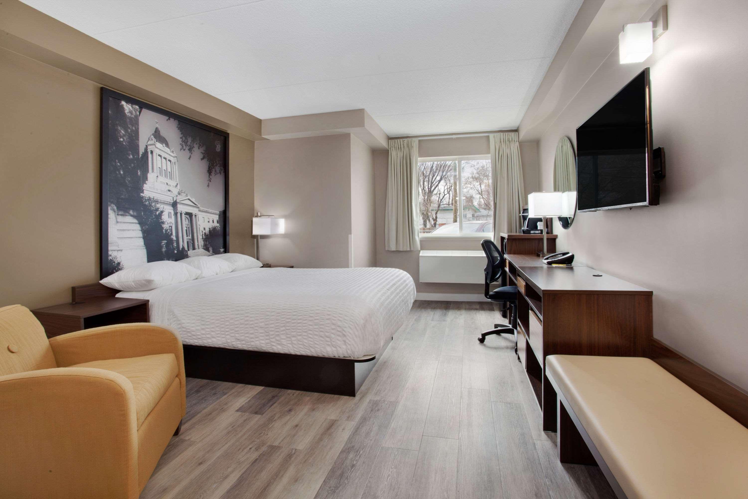 Super 8 By Wyndham Winnipeg West Dış mekan fotoğraf