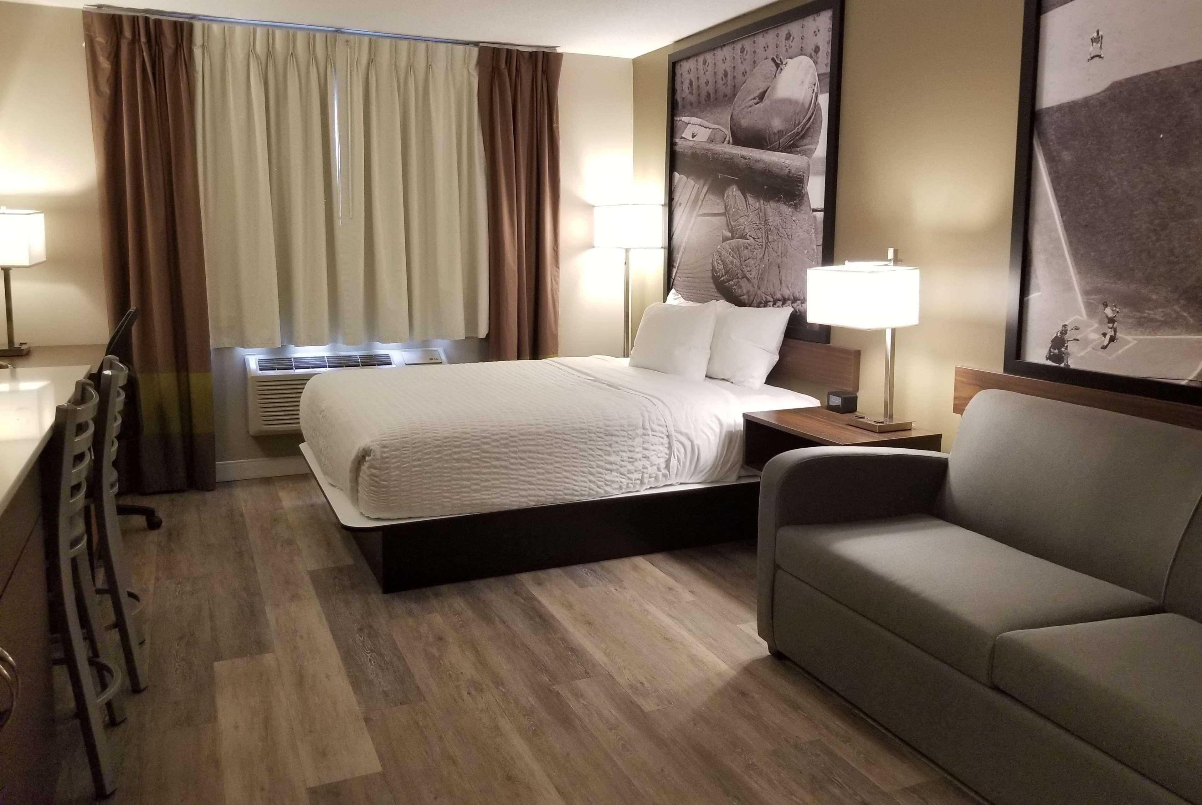 Super 8 By Wyndham Winnipeg West Dış mekan fotoğraf