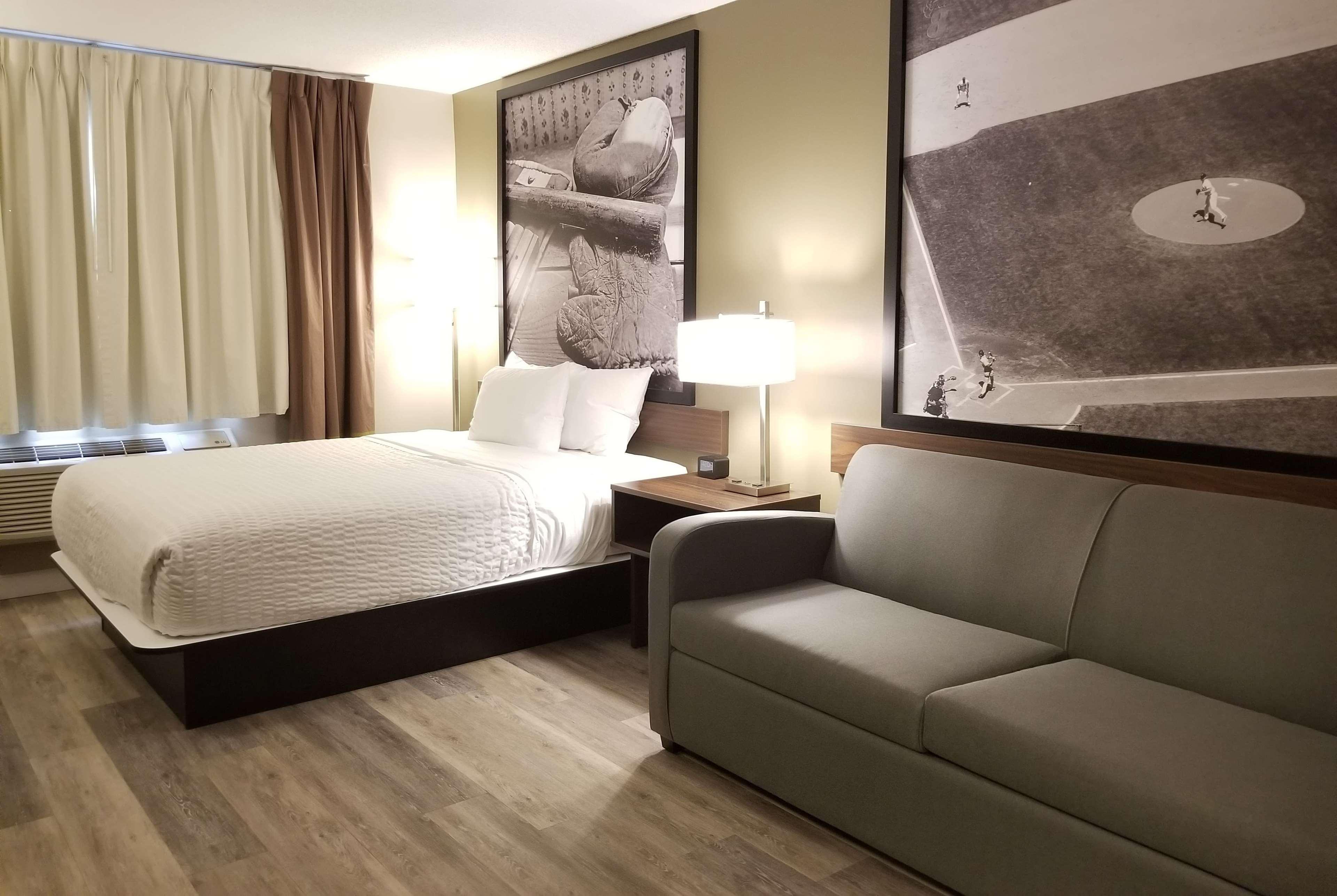 Super 8 By Wyndham Winnipeg West Dış mekan fotoğraf
