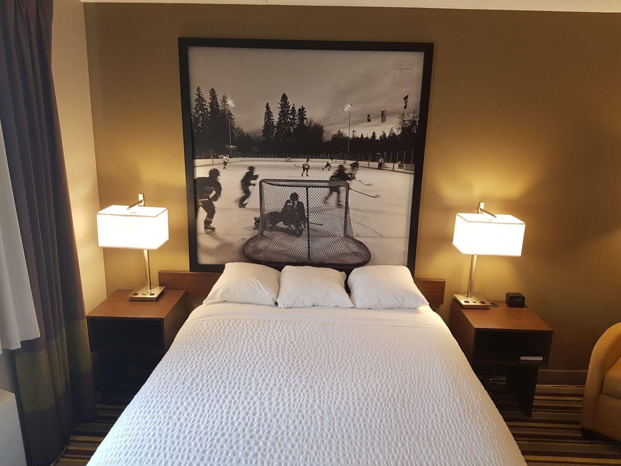 Super 8 By Wyndham Winnipeg West Dış mekan fotoğraf