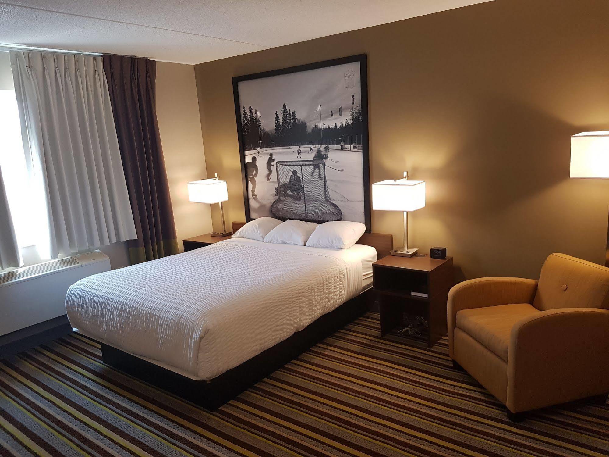 Super 8 By Wyndham Winnipeg West Dış mekan fotoğraf